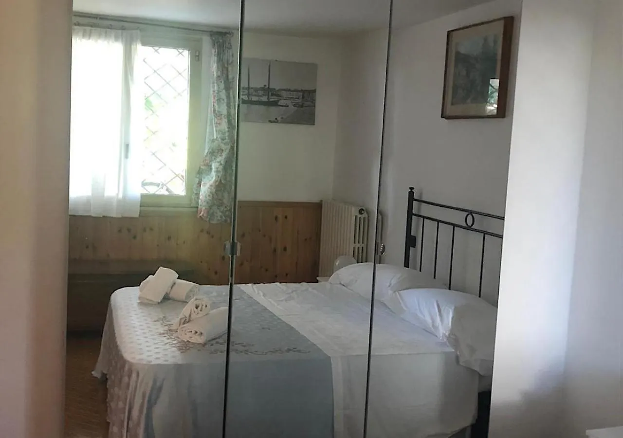 Villa Elena Appartamento In Villa Montinelle 0*,